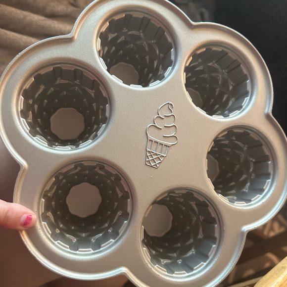 Nordic Wars ice Cream Cone Cupcake Pan - Picture 1 of 4